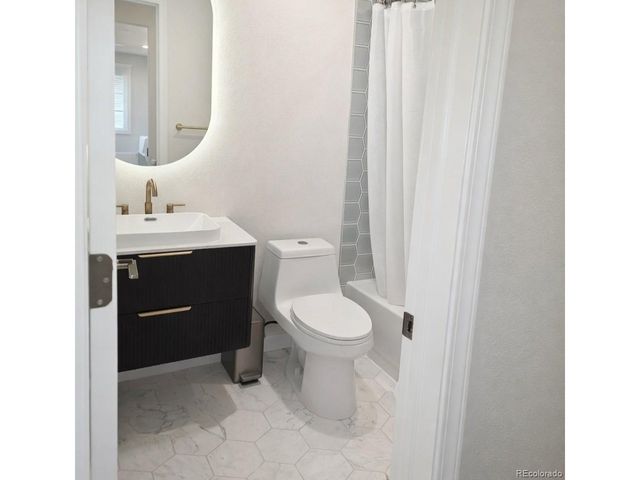 9002 E Amherst Dr A, Denver, CO 80231