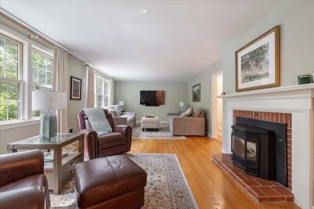 33 Pine Arden Dr, West Boylston, MA 01583