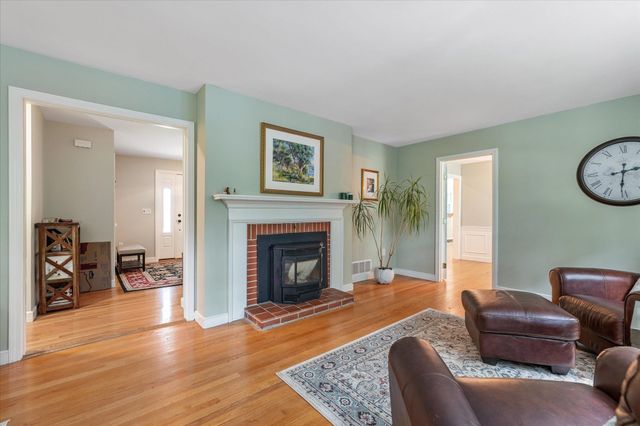 33 Pine Arden Dr, West Boylston, MA 01583