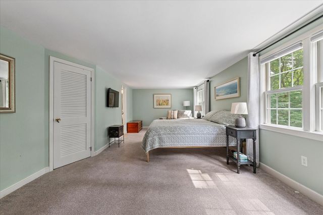 33 Pine Arden Dr, West Boylston, MA 01583