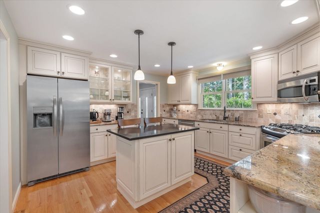 33 Pine Arden Dr, West Boylston, MA 01583