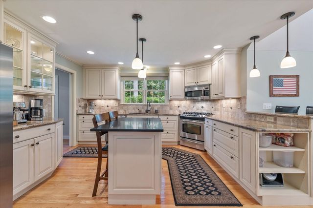 33 Pine Arden Dr, West Boylston, MA 01583