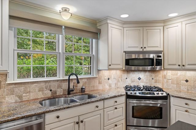 33 Pine Arden Dr, West Boylston, MA 01583