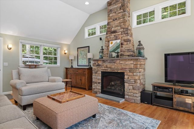 33 Pine Arden Dr, West Boylston, MA 01583
