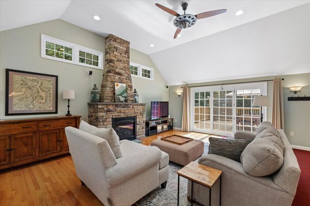 33 Pine Arden Dr, West Boylston, MA 01583