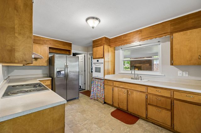 411 Pine Avenue, South Pittsburg, TN 37380