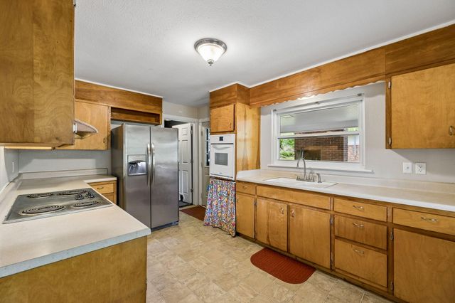 411 Pine Avenue, South Pittsburg, TN 37380