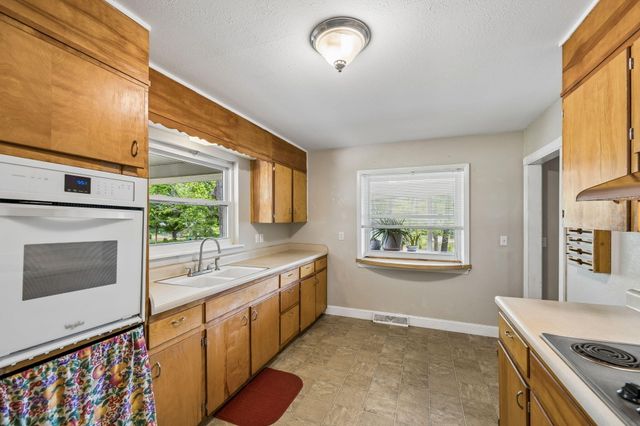 411 Pine Avenue, South Pittsburg, TN 37380