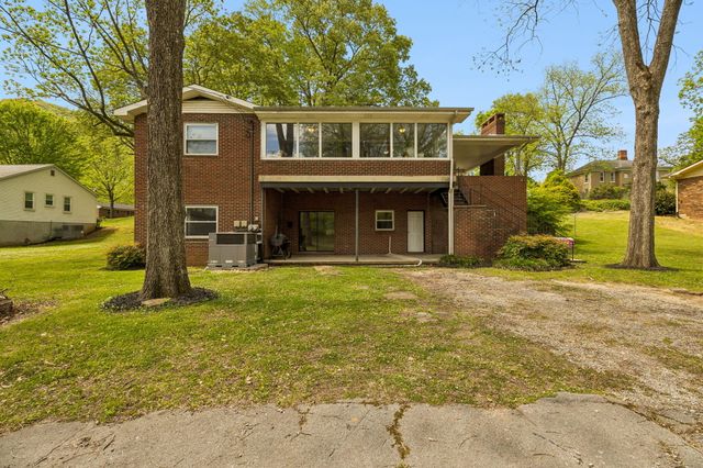 411 Pine Avenue, South Pittsburg, TN 37380