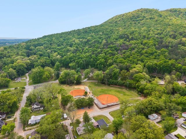 411 Pine Avenue, South Pittsburg, TN 37380