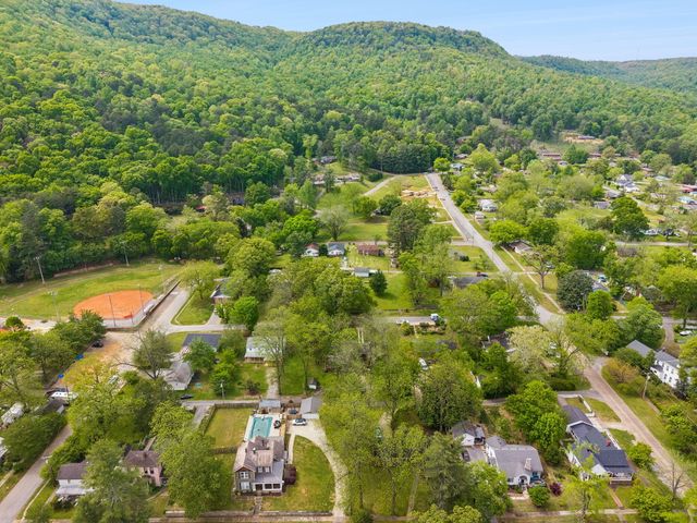 411 Pine Avenue, South Pittsburg, TN 37380