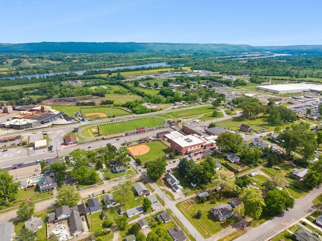 411 Pine Avenue, South Pittsburg, TN 37380
