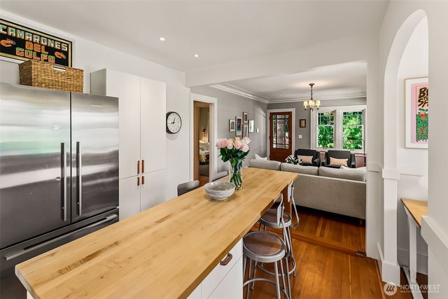 360 27th Avenue, Seattle, WA 98122