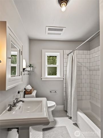 360 27th Avenue, Seattle, WA 98122