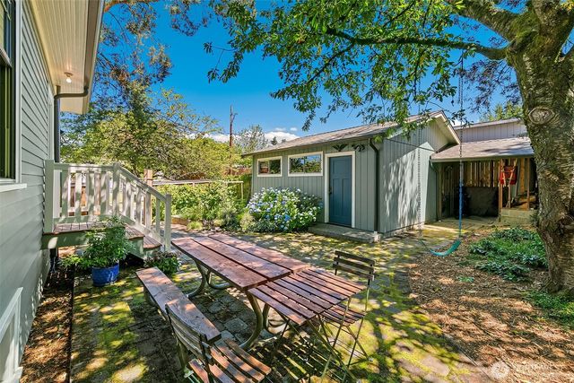360 27th Avenue, Seattle, WA 98122