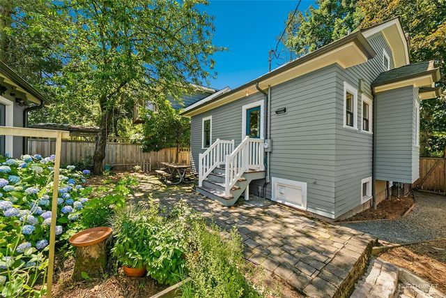 360 27th Avenue, Seattle, WA 98122
