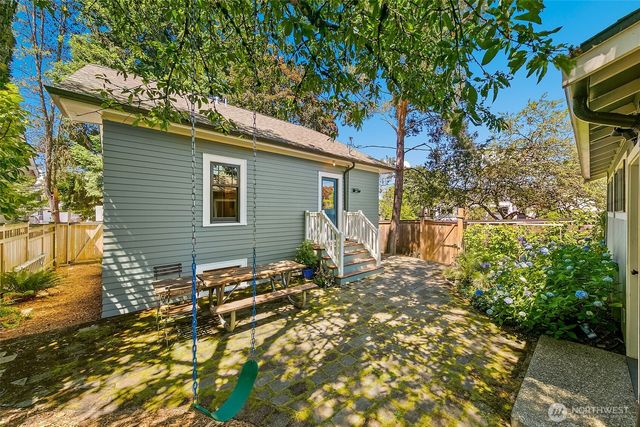 360 27th Avenue, Seattle, WA 98122