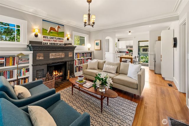 360 27th Avenue, Seattle, WA 98122