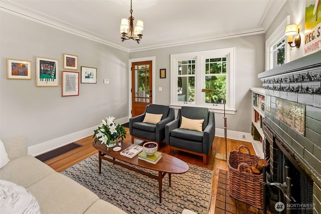 360 27th Avenue, Seattle, WA 98122