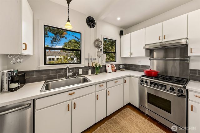 360 27th Avenue, Seattle, WA 98122