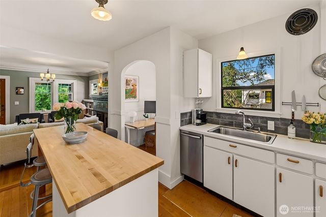360 27th Avenue, Seattle, WA 98122