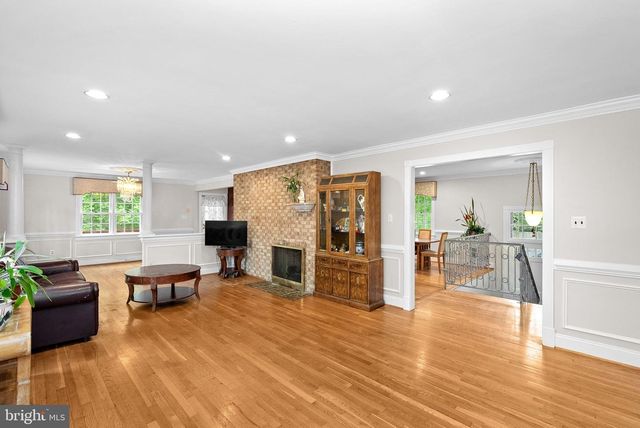 2435 HUNTER MILL RD, Vienna, VA 22181