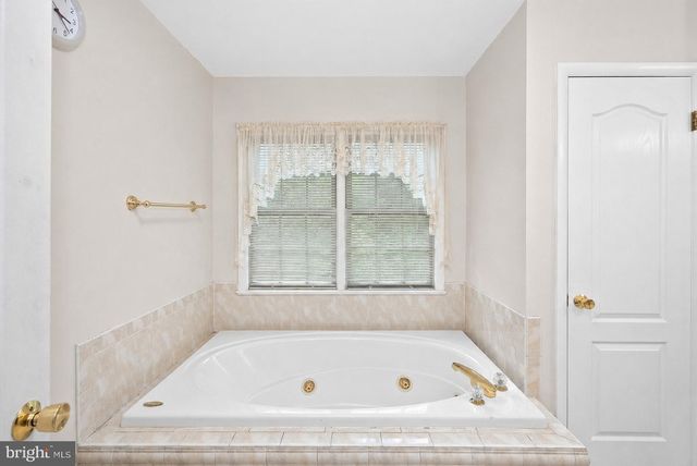 2435 HUNTER MILL RD, Vienna, VA 22181