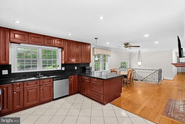 2435 HUNTER MILL RD, Vienna, VA 22181