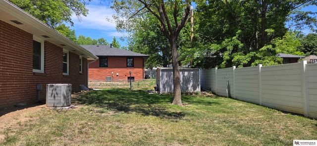 1900 N 64th Street, Lincoln, NE 68505