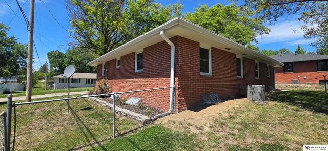 1900 N 64th Street, Lincoln, NE 68505
