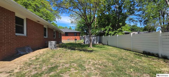1900 N 64th Street, Lincoln, NE 68505