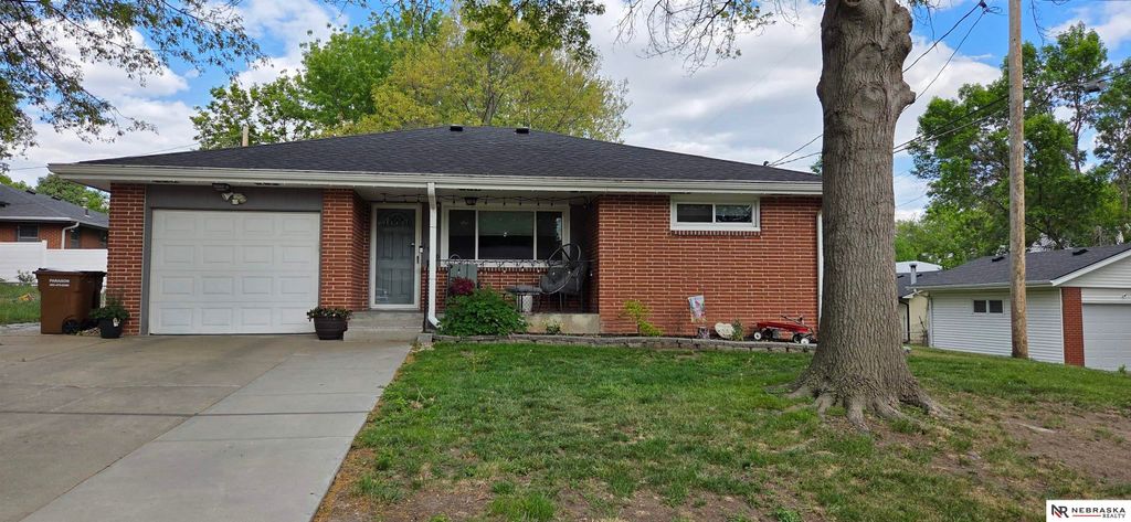 1900 N 64th Street, Lincoln, NE 68505