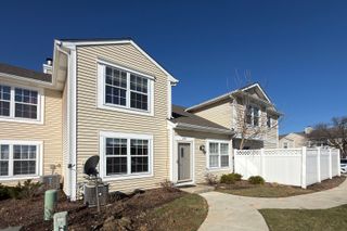 424 Le Parc Circle, Buffalo Grove, IL 60089