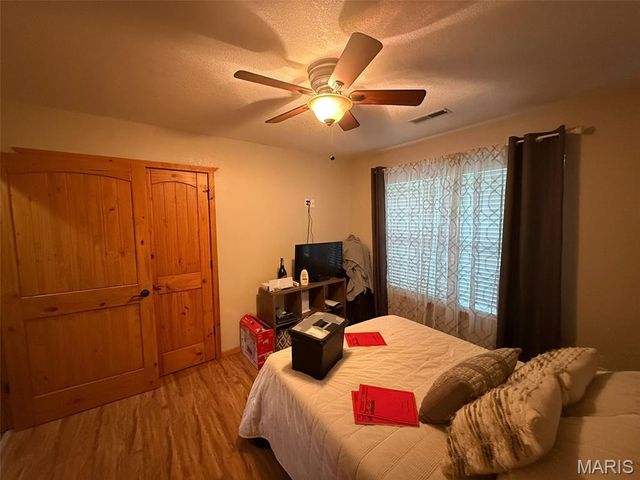333 County Road 427, Poplar Bluff, MO 63901