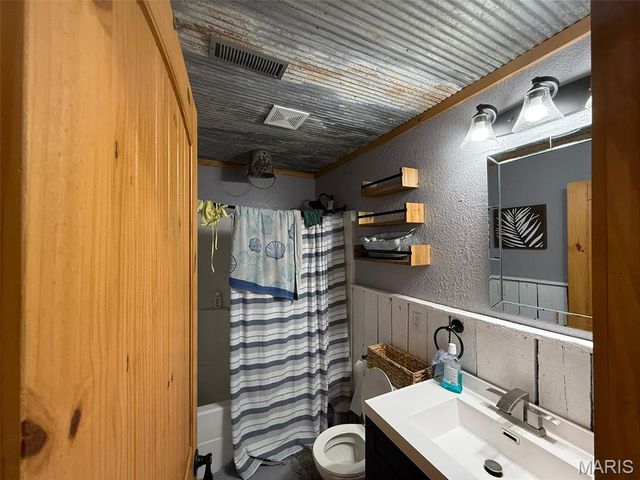 333 County Road 427, Poplar Bluff, MO 63901