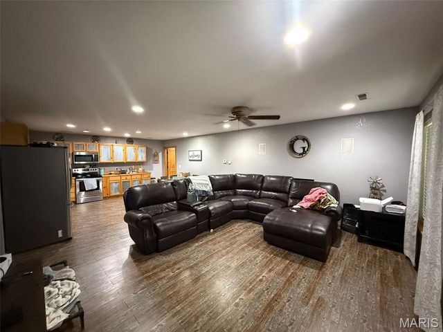 333 County Road 427, Poplar Bluff, MO 63901