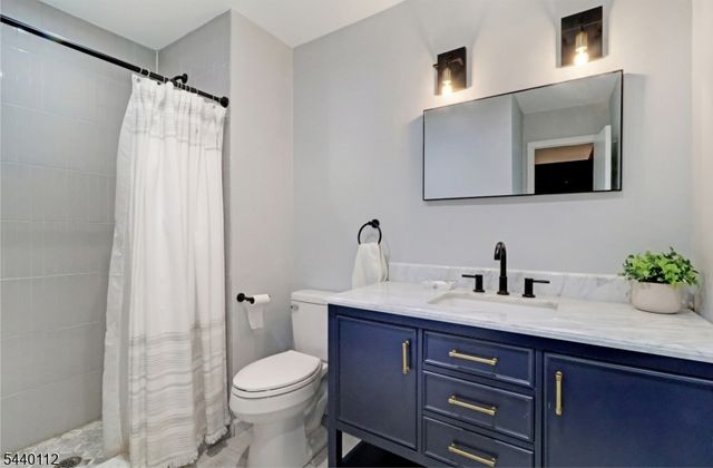 7 Village Rd, Florham Park Boro, NJ 07932