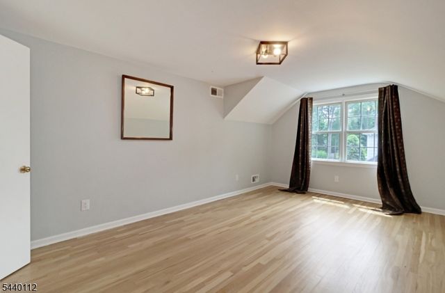 7 Village Rd, Florham Park Boro, NJ 07932