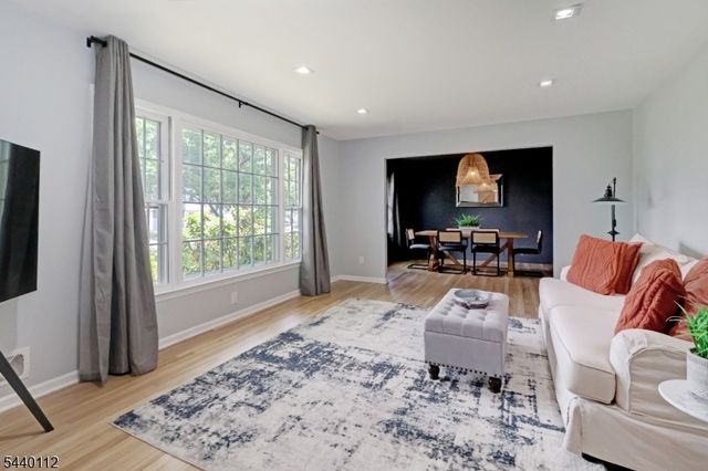 7 Village Rd, Florham Park Boro, NJ 07932
