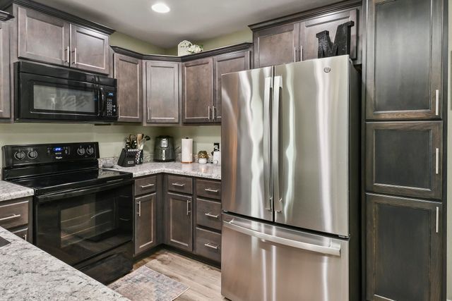1360 S Rome Avenue, Republic, MO 65738