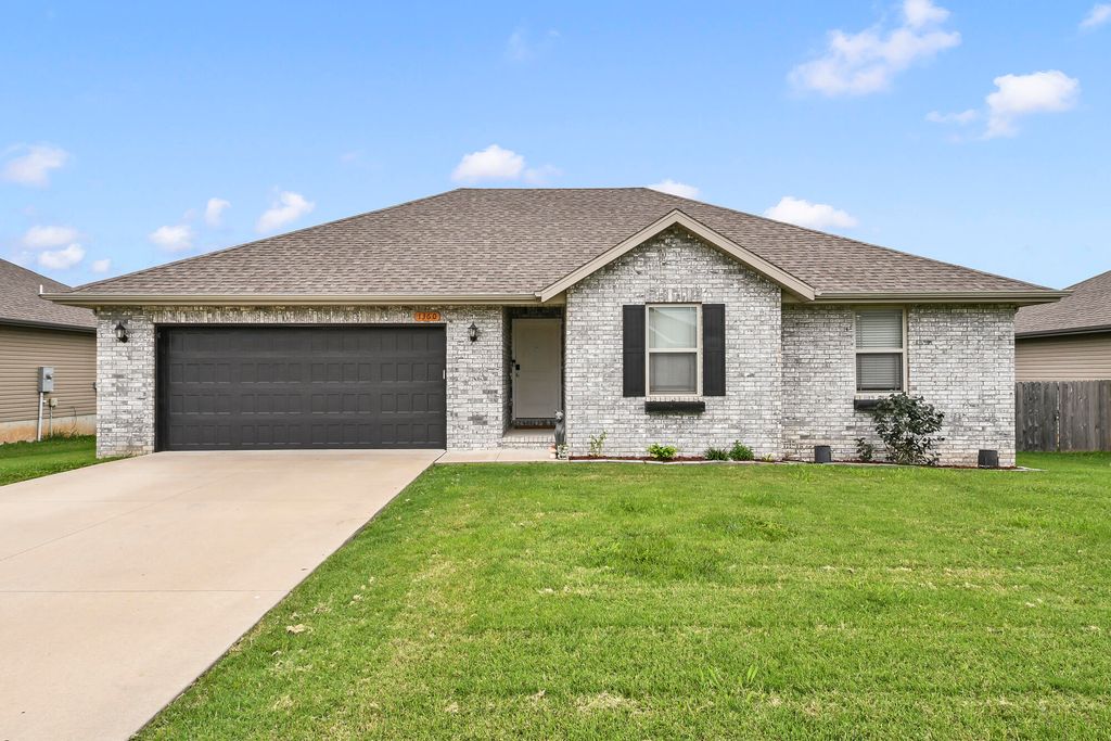 1360 S Rome Avenue, Republic, MO 65738