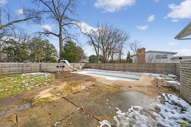 1558 N Bay Drive, Elkhart, IN 46514