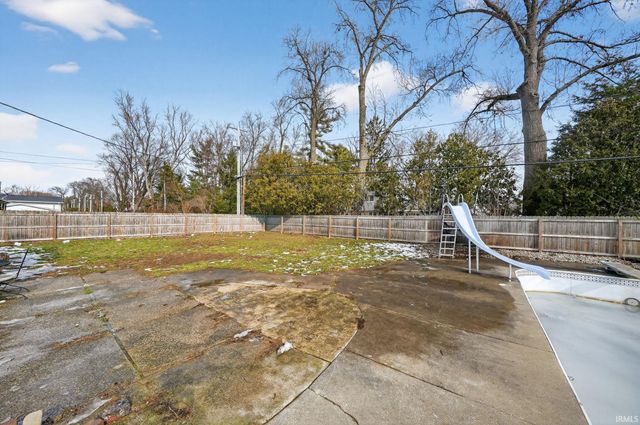 1558 N Bay Drive, Elkhart, IN 46514