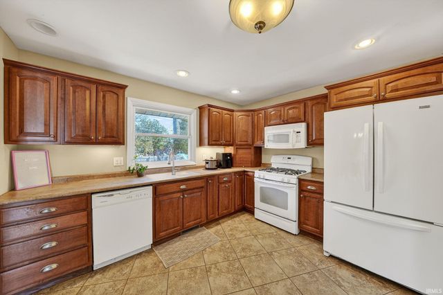 1558 N Bay Drive, Elkhart, IN 46514