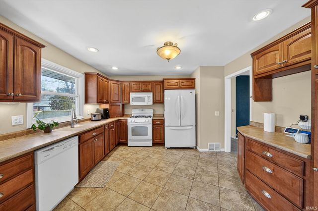 1558 N Bay Drive, Elkhart, IN 46514