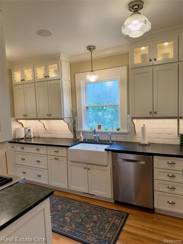 410 W 4th Street, Rochester, MI 48307