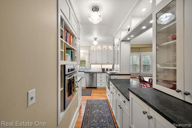 410 W 4th Street, Rochester, MI 48307