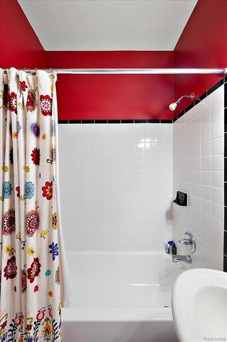 410 W 4th Street, Rochester, MI 48307