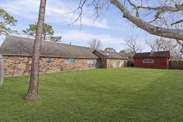 2709 Adams Street, Alvin, TX 77511