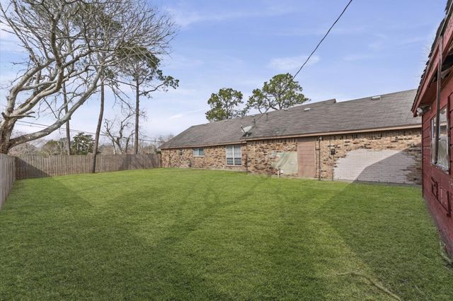 2709 Adams Street, Alvin, TX 77511